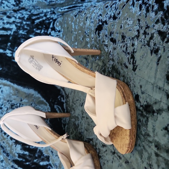 Fioni White Faux Leather Peep Toe Heels - Picture 3 of 8